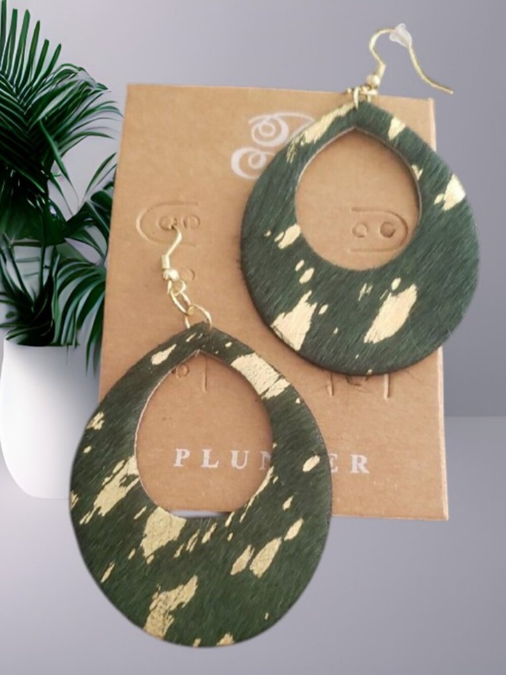 Plunder Trendy Green and Gold Teagan Drop Pierced Earrings  🌟NWT🌟 - Picture 3 of 5